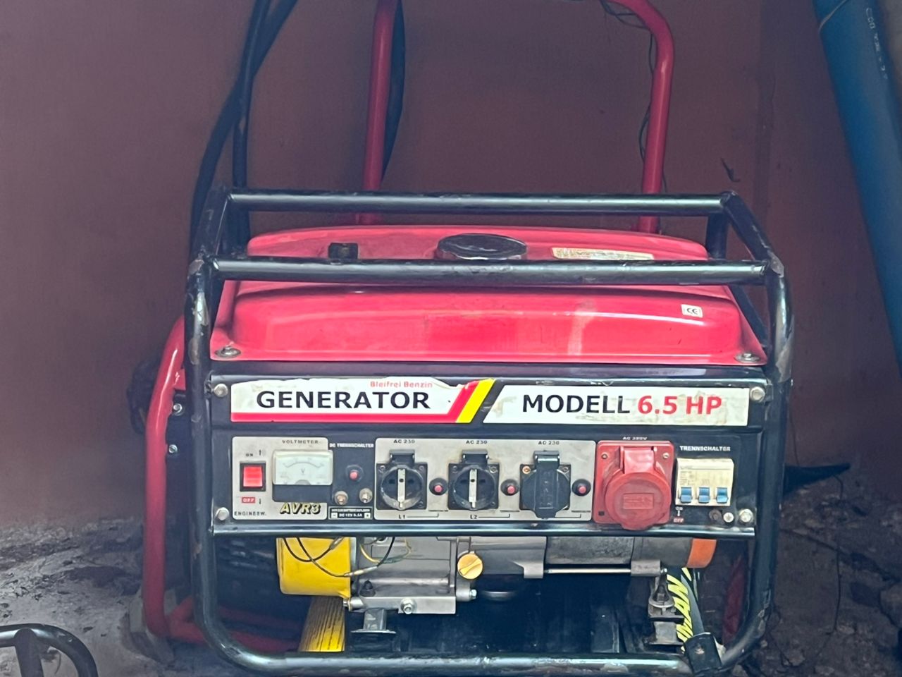 306643